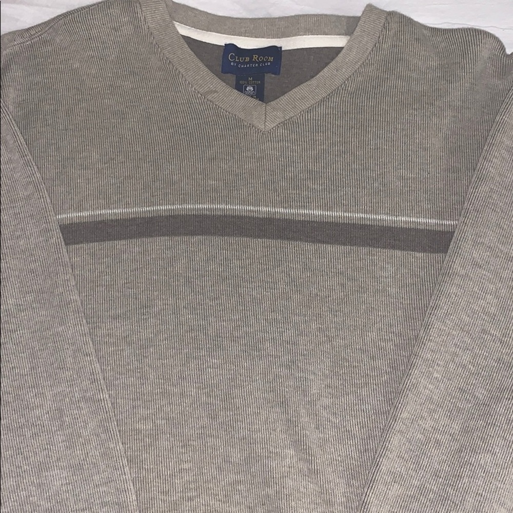 Men’s v neck sweater